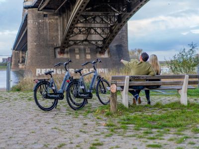 Rust heerlijk uit na een mooie fietstocht op onze elektrische fietsen